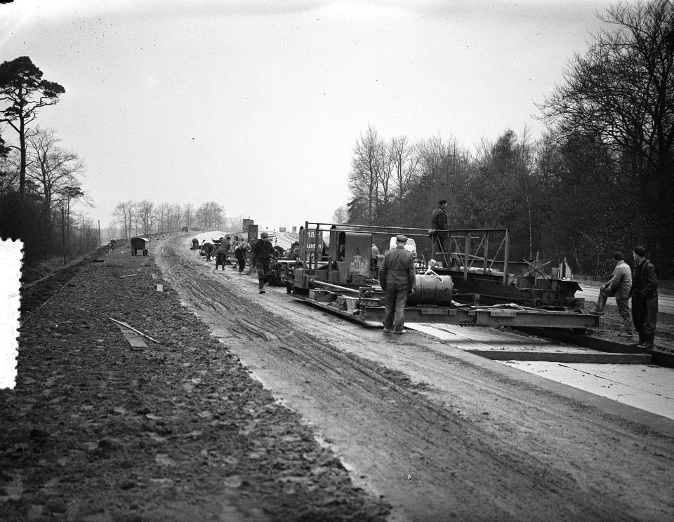 Aanleg tweede baan autoweg Utrecht-Arnhem bij Veenendaal, Bestanddeelnr 907-4727