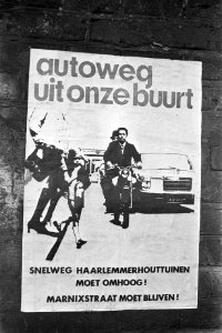 Aanleg snelweg door Haarlemmer houttuinen, Amsterdam, protestaffiche van buurtbe, Bestanddeelnr 924-9417