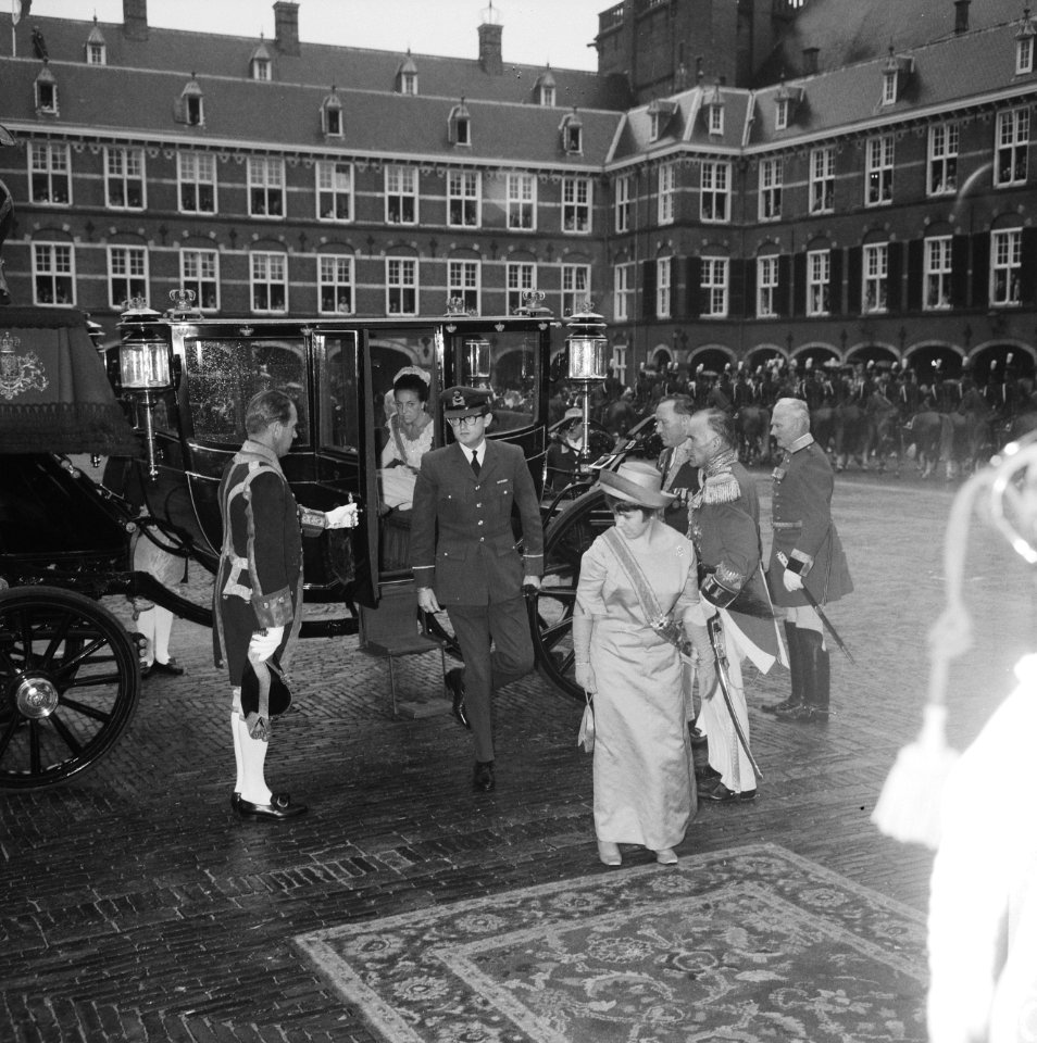 Aankomst Ridderzaal. Prinses Margriet, Pieter van Vollenhoven en prinses Christi, Bestanddeelnr 920-7188
