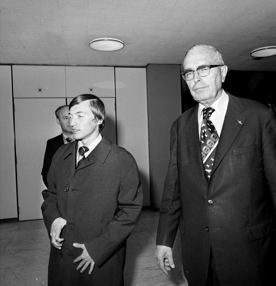 Aankomst schakers Smyslov en Karpov op Schiphol, Bestanddeelnr 929-3591