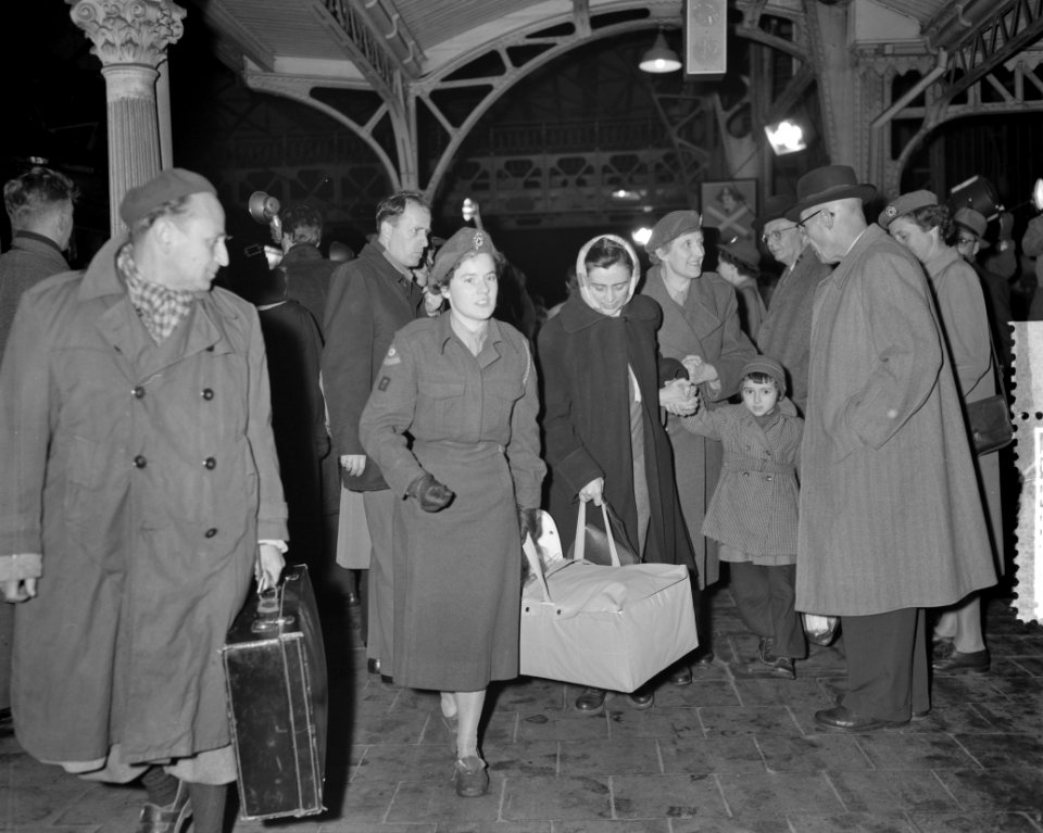 Aankomst Rode Kruistrein met Hongaren te Utrecht, Bestanddeelnr 908-1431