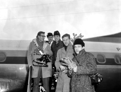 Aankomst schaatsploeg op Schiphol, v.l.n.r. Peter Nottet Anton Hiskes , Rudi Lie, Bestanddeelnr 917-4879