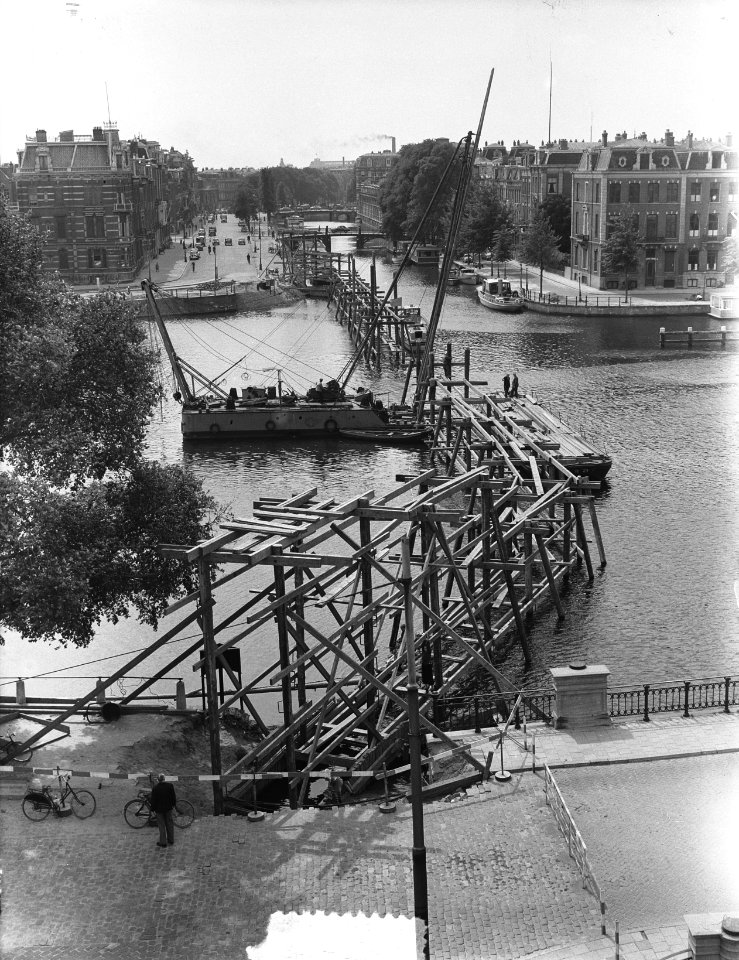 Aanleg riolering dwars door Amstel bij hoek Stadhouderskade, Bestanddeelnr 905-7706