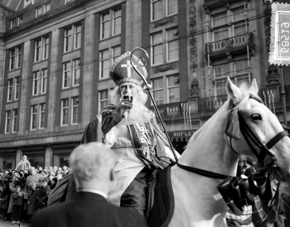 Aankomst Sint Nicolaas , Amsterdam, Bestanddeelnr 906-8519