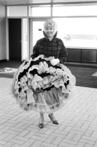 Aankomst Rose marie Squires (zangeres) op Schiphol, Bestanddeelnr 913-4451