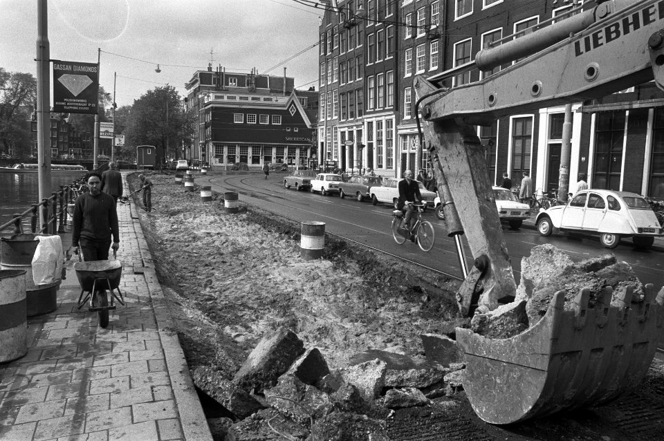 Aanleg van de vrije trambaan op de hoek Singel en Spuistraat in Amsterdam, Bestanddeelnr 925-5893