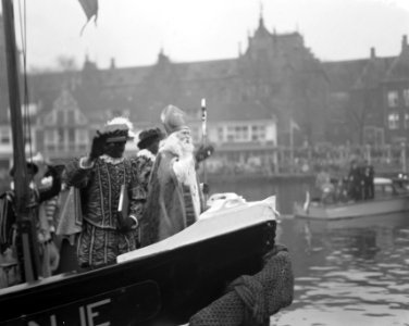 Aankomst St Nicolaas te Amsterdam, Bestanddeelnr 908-1527