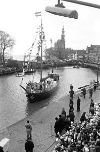 Aankomst St. Nicolaas in Hoorn, de Sint komt haven van Hoorn binnen, Bestanddeelnr 917-1290