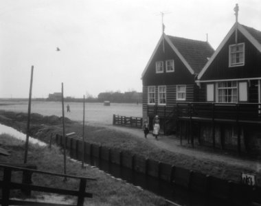 Aanleg parkeerplein voor autos op Marken, Bestanddeelnr 910-1911