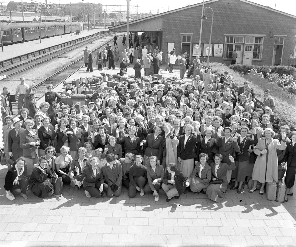 Aankomst Rotterdam deelnemers gymfeest Gymnastrade. Aankomst van Zweedse jonge, Bestanddeelnr 905-8298