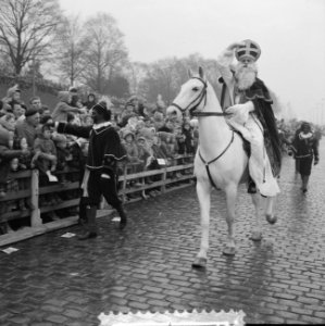 Aankomst Sint Nicolaas , Parkkade Rotterdam, Bestanddeelnr 910-8435