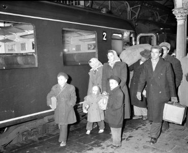 Aankomst Rode Kruistrein met Hongaren te Utrecht, Bestanddeelnr 908-1418