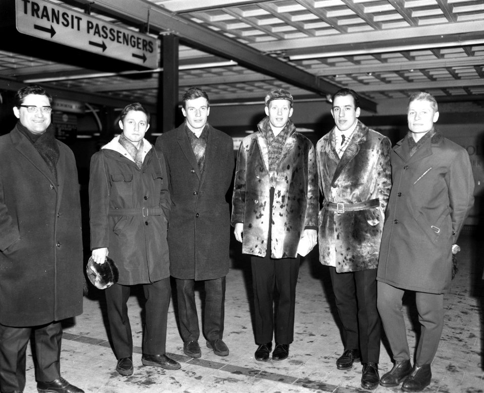 Aankomst Russische schaatsploeg op Schiphol, v.l.n.r. Valerie Kaplan , E. Matuse, Bestanddeelnr 918-6851