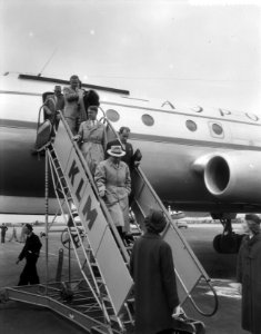 Aankomst Russisch straalvliegtuig op Schiphol Russische piloot fotografeert, Bestanddeelnr 909-6963
