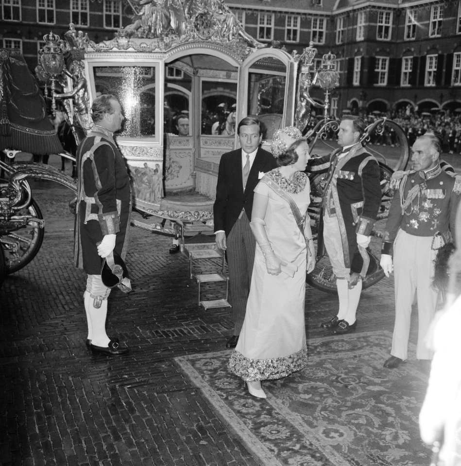 Aankomst Ridderzaal. Prinses Beatrix en prins Claus, Bestanddeelnr 920-7187