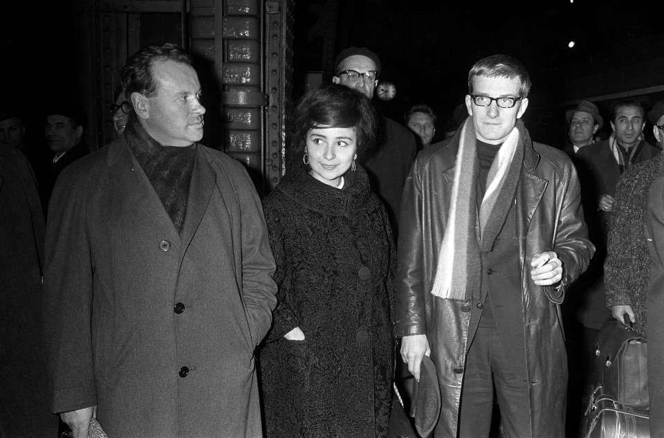 Aankomst Russisch Staatsorkest op CS Amsterdam. Maxim Sjostakowitsj , Liana Isak, Bestanddeelnr 920-8813