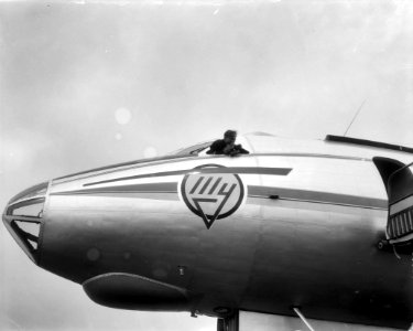 Aankomst Russisch straalvliegtuig op Schiphol Russische piloot fotografeert, Bestanddeelnr 909-6962