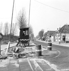 Aanleg en verbeteren van wegen, dijken en spaarbekken, werkzaamheden, verkeersto, Bestanddeelnr 161-1162
