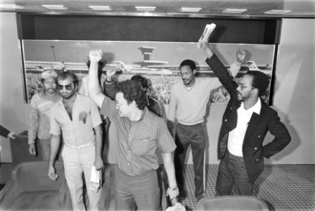Aankomst tegenstanders van Bouterse die uitgewezen zijn door Frans Guyana de u, Bestanddeelnr 932-9126