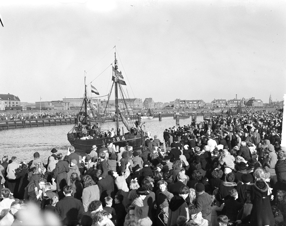 Aankomst Sint Nicolaas Scheveningen, Bestanddeelnr 903-1055