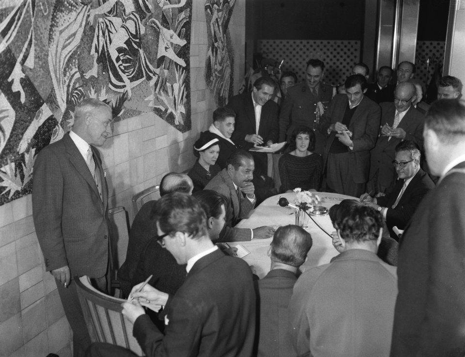 Aankomst sultan Hamid II van Pontianak op Schiphol, Bestanddeelnr 909-9564