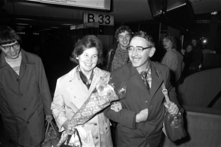 Aankomst Russische dissident Valentin Toetsjin met vrouw en een van zijn zoons, Bestanddeelnr 929-4161