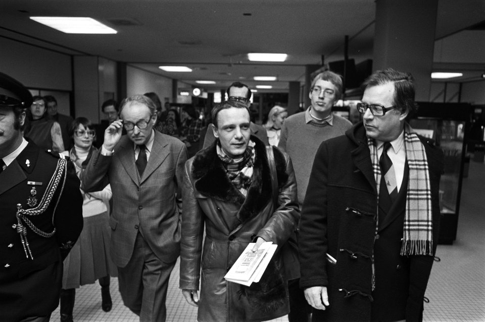 Aankomst Russische dissident Boekovsky op Schiphol, Bestanddeelnr 928-9795