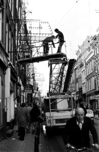 Aanleg feestverlichting in Amsterdam, Bestanddeelnr 929-9927