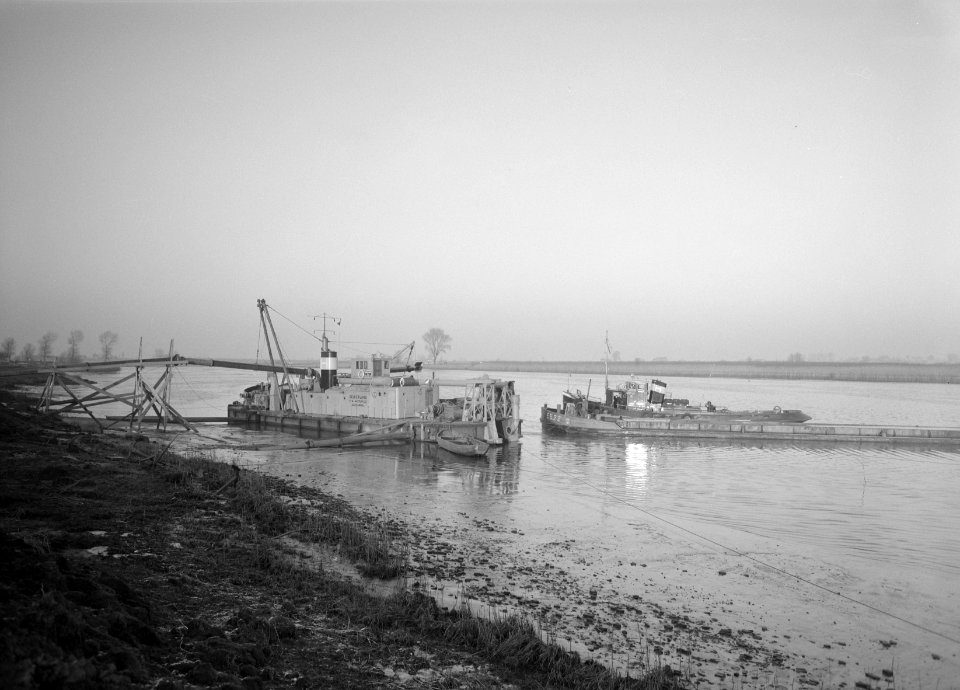 Aanleg industrieterreinen, zandzuigers, Bestanddeelnr 250-8186