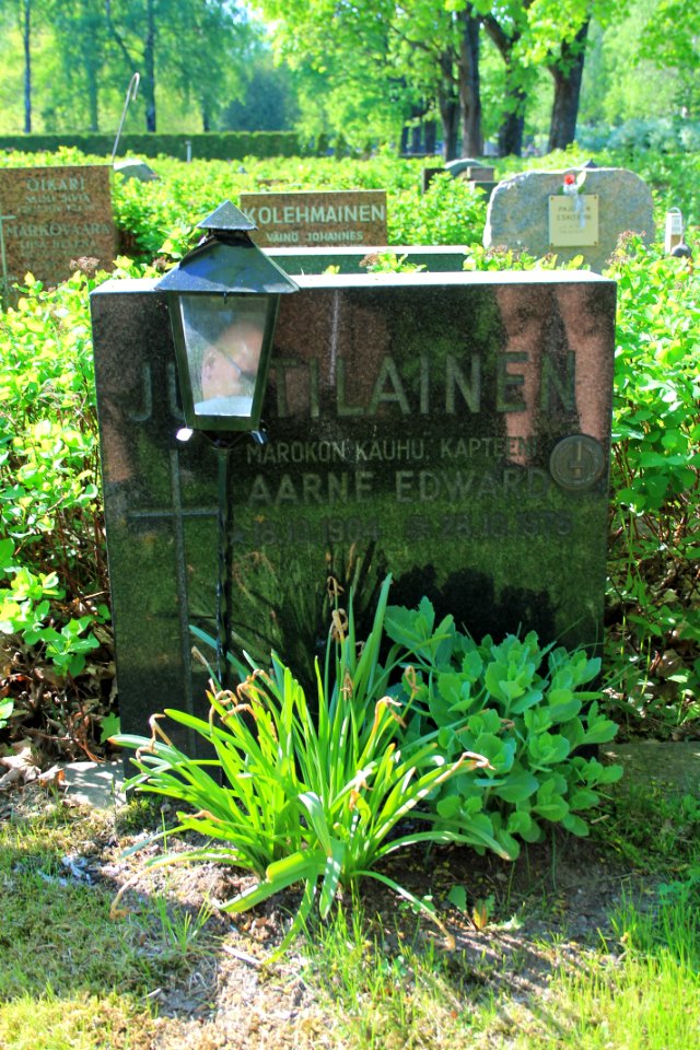 Aarne Juutilainen, gravestone