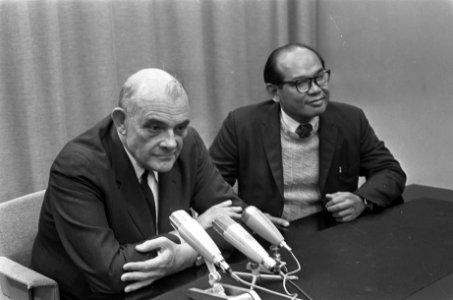 Aankomst Secretaris-Generaal van de Wereldraad van Kerken dr. Carson Blake op Sc, Bestanddeelnr 920-2209