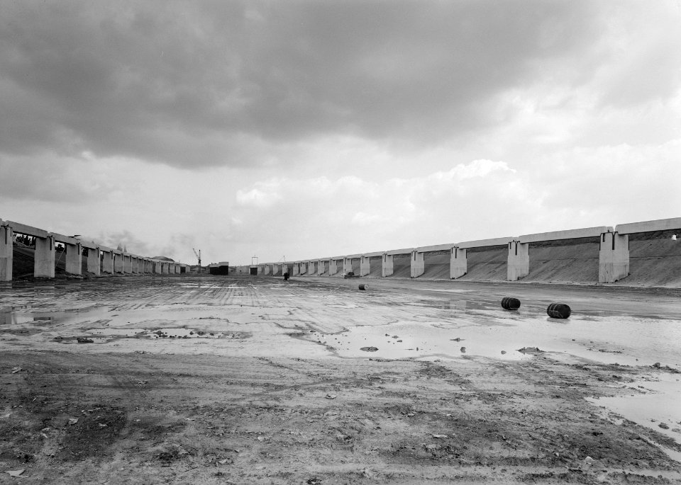 Aanleg en verbeteren van wegen, dijken en spaarbekken, stabiliseren, voorhavenbo, Bestanddeelnr 161-1283