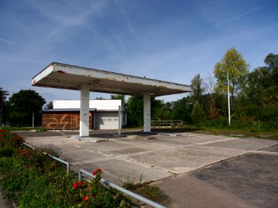 Abandoned petrol station near Epernay, France, pic2