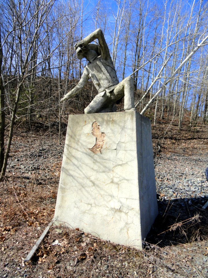 Abandoned monument - Northborough, MA - DSC04463