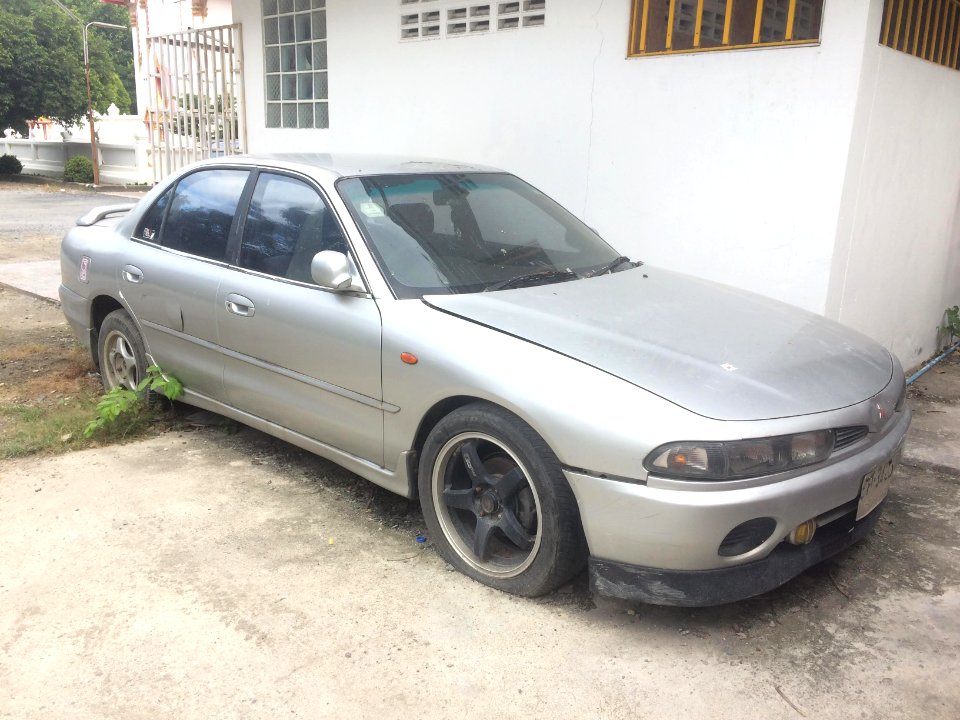 Abandoned Mitsubishi Galant Ultima in Samutprakarn Thailand 02