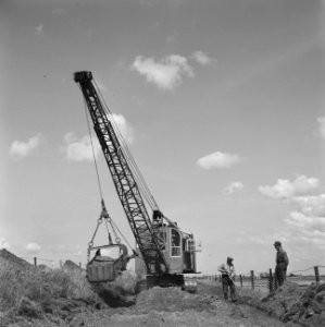 Aanleg en verbeteren van wegen, dijken en spaarbekken, cementstabilisatie, grind, Bestanddeelnr 161-0381