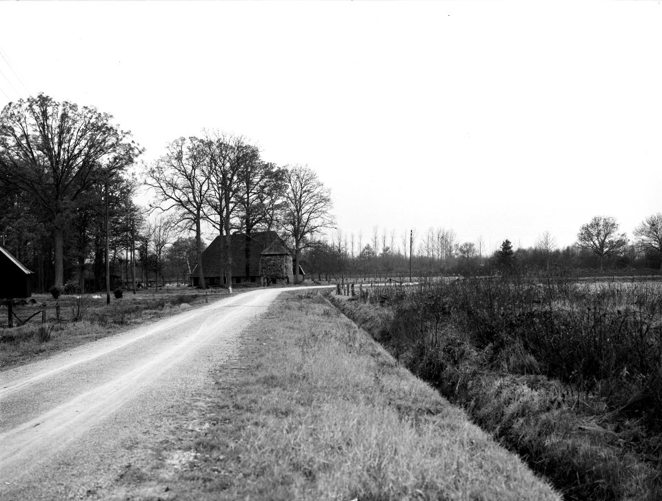 Aanleg en verbeteren van wegen, dijken en spaarbekken, basaltwegen, Bestanddeelnr 161-0001