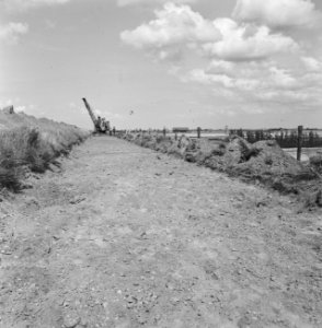 Aanleg en verbeteren van wegen, dijken en spaarbekken, cementstabilisatie, grind, Bestanddeelnr 161-0383