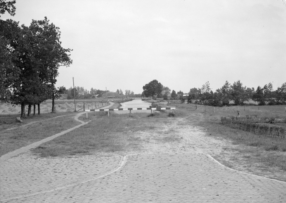 Aanleg en verbeteren van wegen, dijken en spaarbekken, demping, dwarsgat, Bestanddeelnr 161-0097
