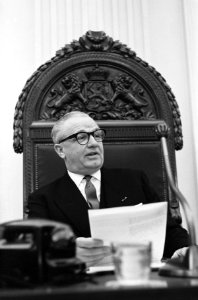 Aanvaarding van het voorzittersambt van de Tweede Kamer door Mr. Van Thiel. Van , Bestanddeelnr 914-7680