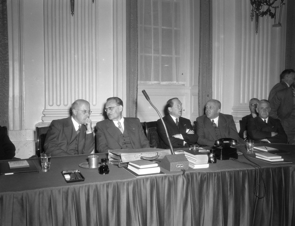 Aanvang debatten Tweede Kamer , ministertafel, Bestanddeelnr 906-7676 photo