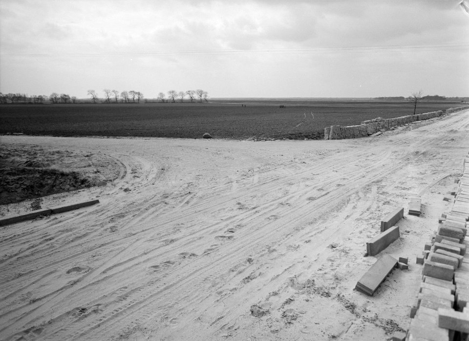 Aanleg en verbeteren van wegen, dijken en spaarbekken, Bestanddeelnr 161-0296