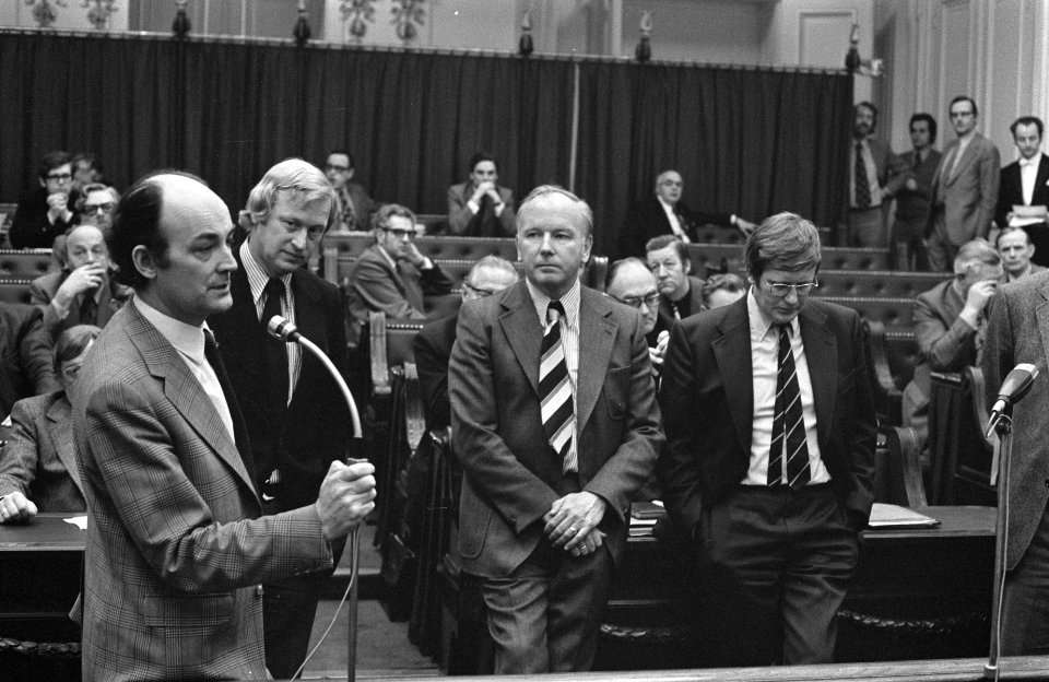 Aantjes (AR) aan het woord, Andriessen (KVP), Kruisinga (CHU) en Wiegel (VVD) lu, Bestanddeelnr 926-9586