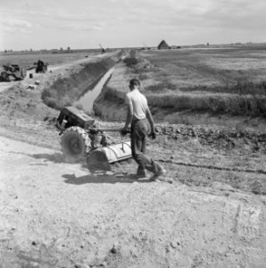 Aanleg en verbeteren van wegen, dijken en spaarbekken, cementstabilisatie, voorf, Bestanddeelnr 161-0404