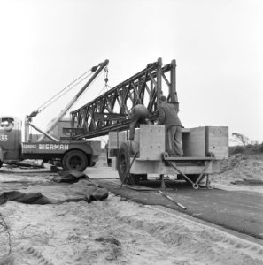 Aanleg en verbeteren van wegen, dijken en spaarbekken, funderingen, plaatbelasti, Bestanddeelnr 161-0584