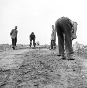 Aanleg en verbeteren van wegen, dijken en spaarbekken, cementstabilisatie, profi, Bestanddeelnr 161-0415