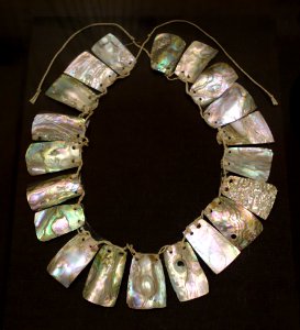 Abalone necklace, Miwok - Oakland Museum of California - DSC04942