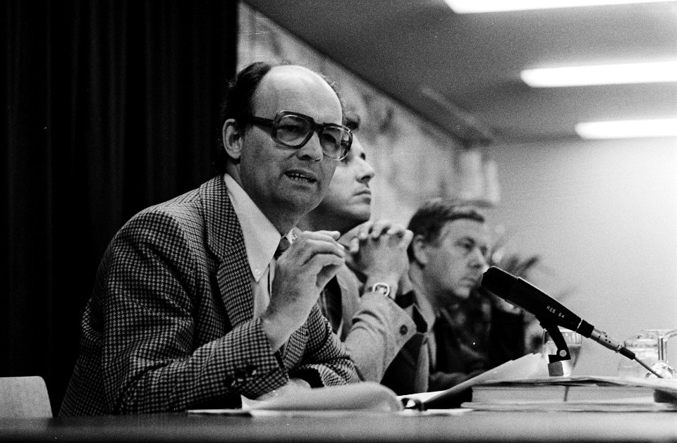 Aantjes tijdens zijn persconferentie, Bestanddeelnr 930-3276