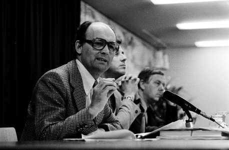 Aantjes tijdens zijn persconferentie, Bestanddeelnr 930-3276
