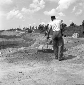 Aanleg en verbeteren van wegen, dijken en spaarbekken, cementstabilisatie, nafre, Bestanddeelnr 161-0410
